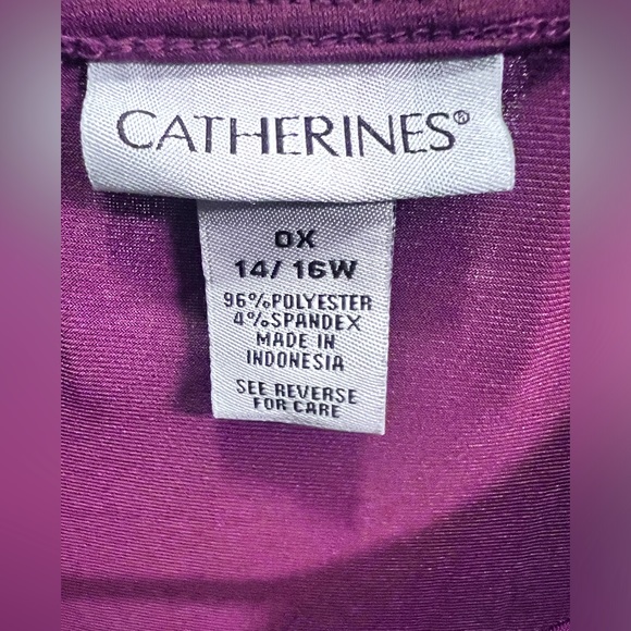 NWOT Timeless Tunic Tank With Cutout Mulled Wine - Picture 3 of 3